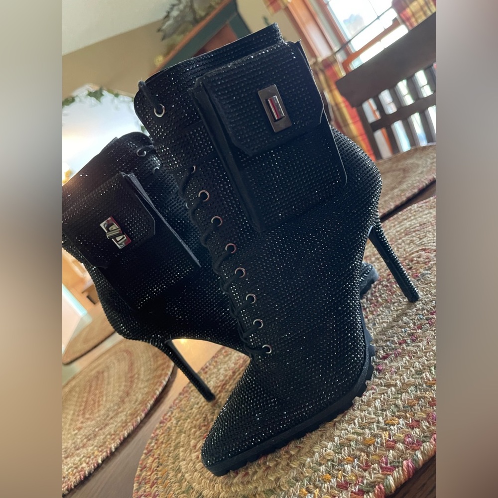 Jennifer Lopez high heel boots